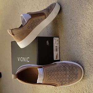 Vionic Kimmie slip-on Womens size 7 1/2